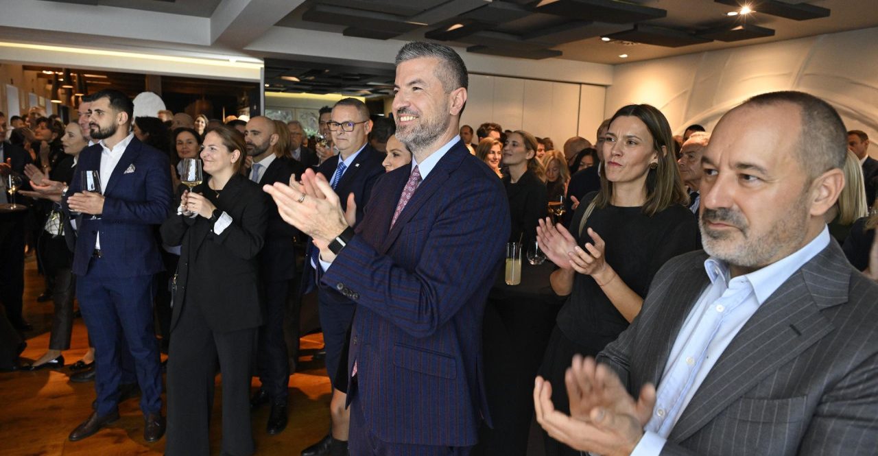 Business Outlook 25/26